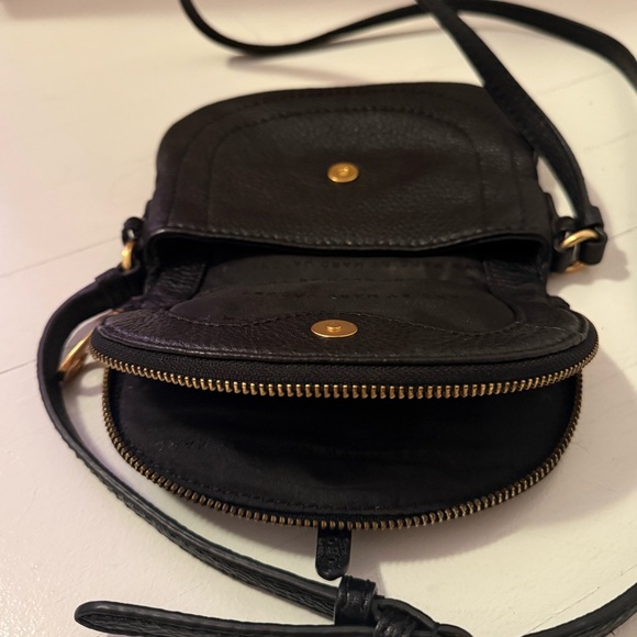 Marc By Marc Jacobs Black and Gold Crossbody Bag - Picture 4 of 9